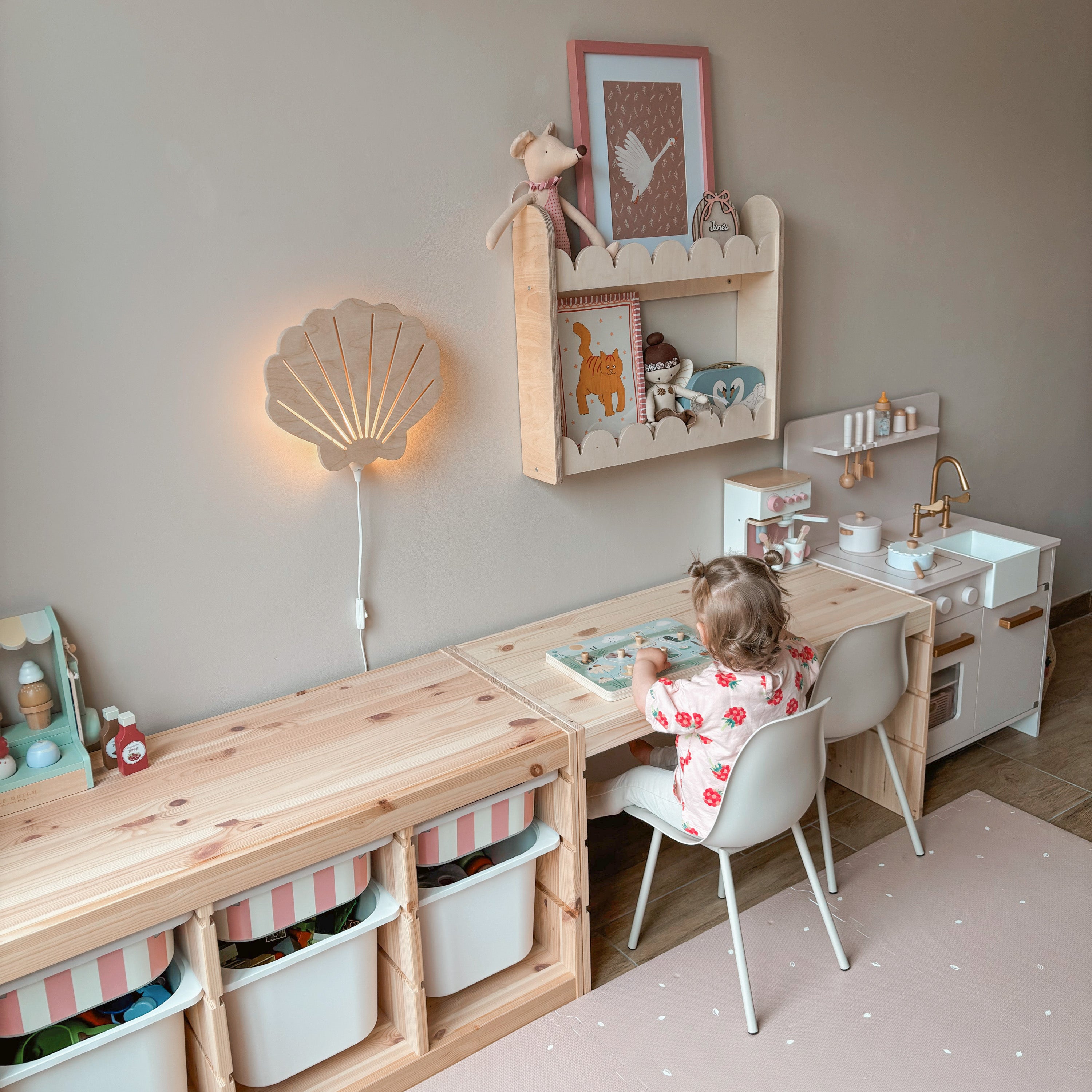 Shell - Wooden Children's Wall Lamp - Natural Timber