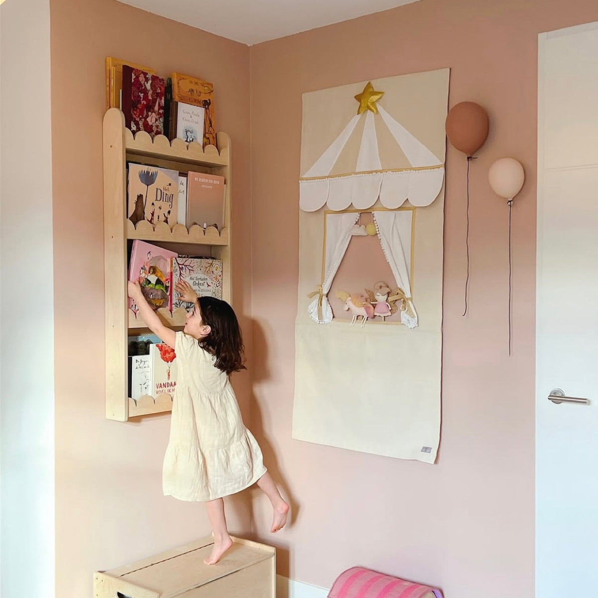 Bubble Bookshelf - 4 Tier Scalloped Shelf - Natural Timber