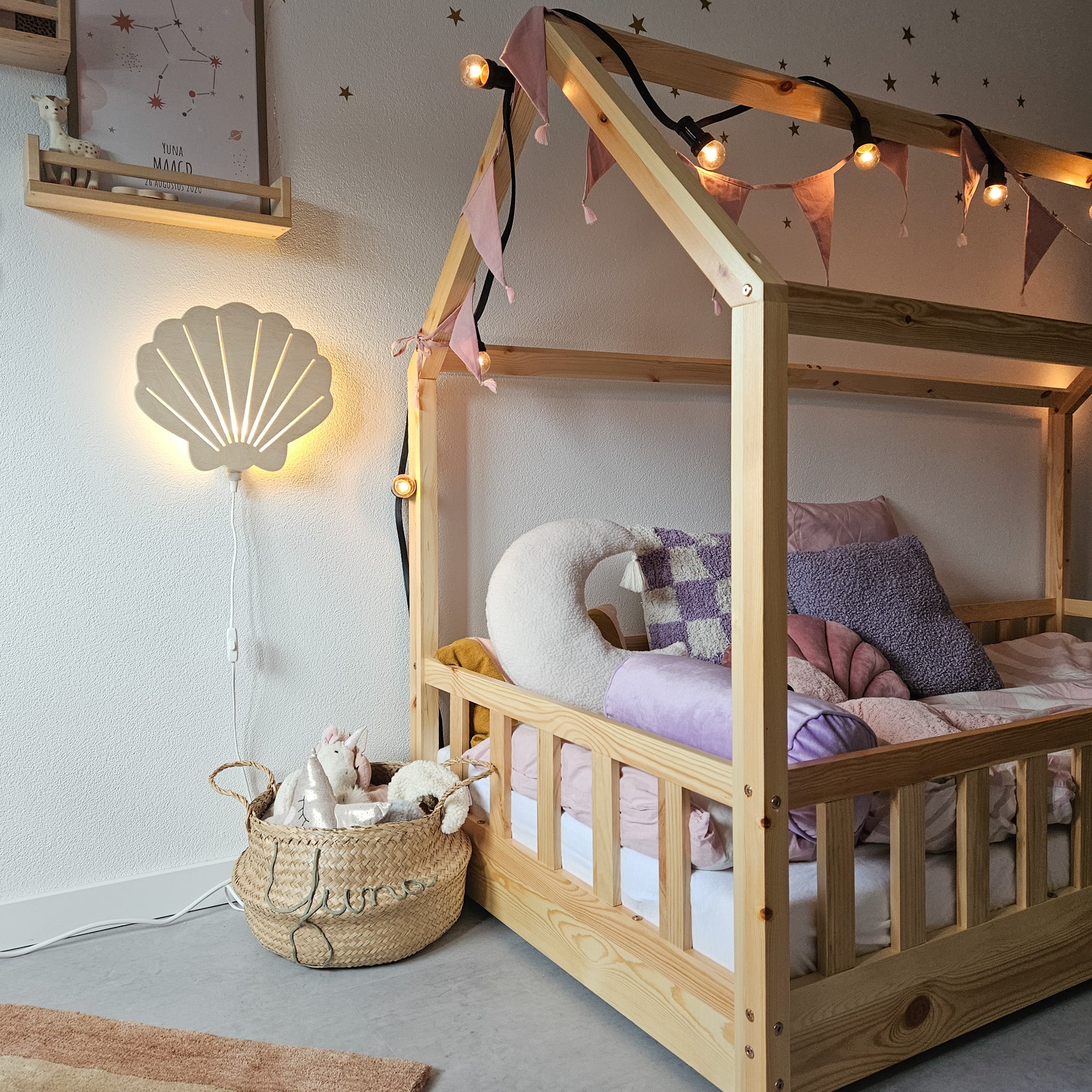 Shell - Wooden Children's Wall Lamp - Natural Timber