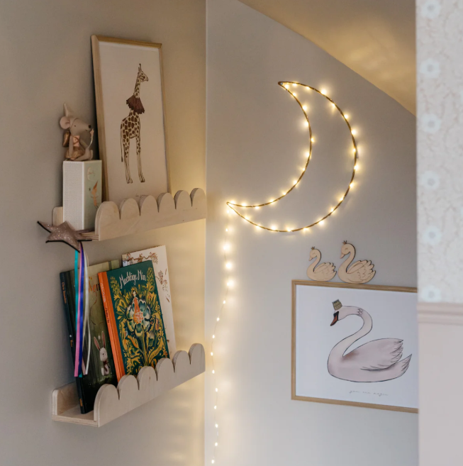 Bubble Bookshelf - 1 Tier Scalloped Shelf - Natural Timber