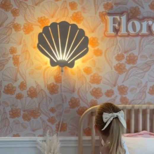 Shell - Wooden Children's Wall Lamp - Natural Timber