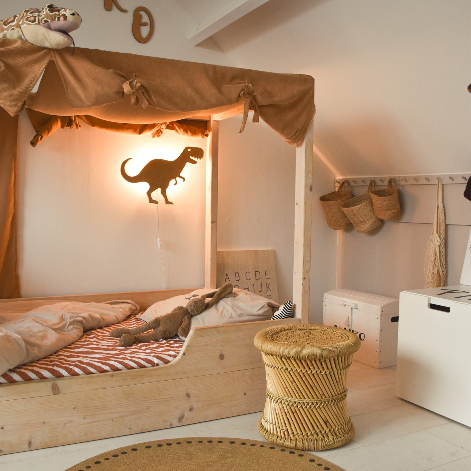 Wooden children’s room wall lamp | Tyrannosaurus - toddie.com