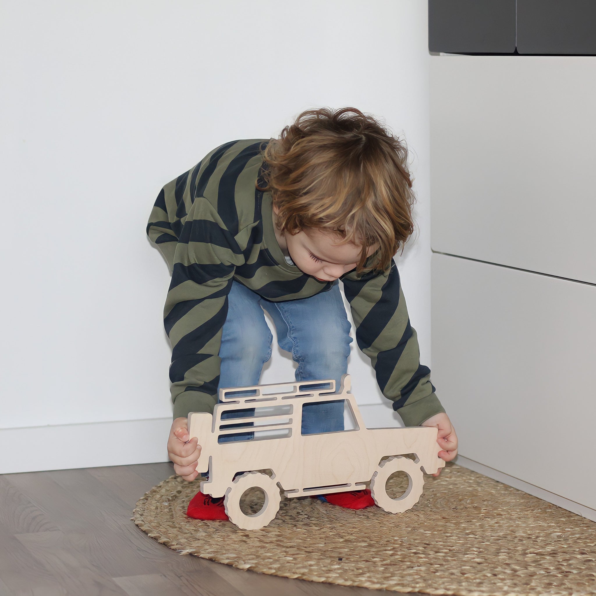Wooden children’s room wall lamp | 4x4 Jeep - toddie.com